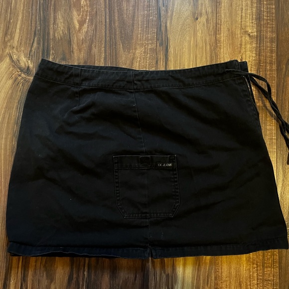 90s Calvin Klein mini cargo skirt - Picture 3 of 4